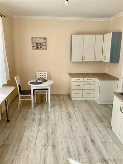 Do wynajęcia duży 2-pokojowy apartament przy ul. Jarna w