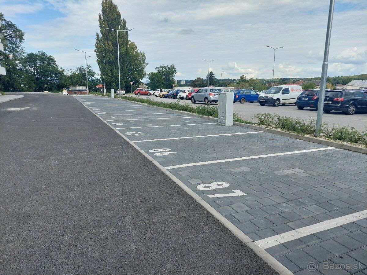 Nabízím k pronájmu rezervované venkovní parkovací místo u