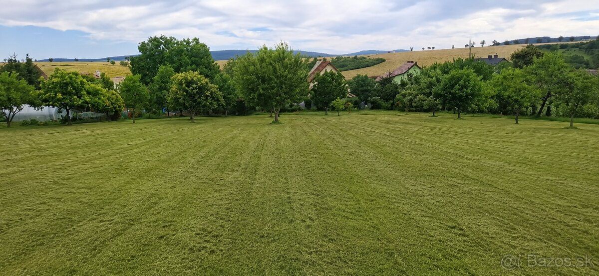 Prodáme slunný pozemek o velikosti 1 659 m2 v obci Rudník