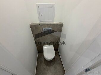 Úplné občanské vybavení a dokonalé dopravní spojení, slušné