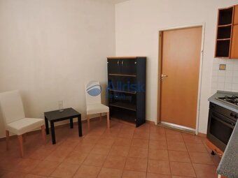 Oferujemy na sprzedaż duży 2-pokojowy apartament w
