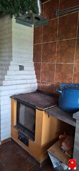 XEMAR (lub 0915, 870 350) oferuje na sprzedaż domek