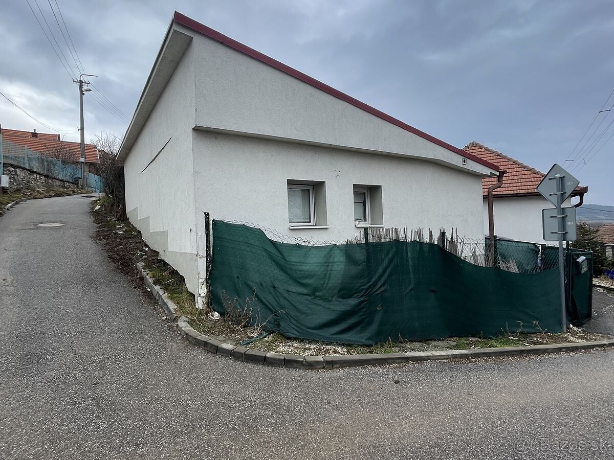 Przedmiotem licytacji są dwa domy jednorodzinne w Nitrze