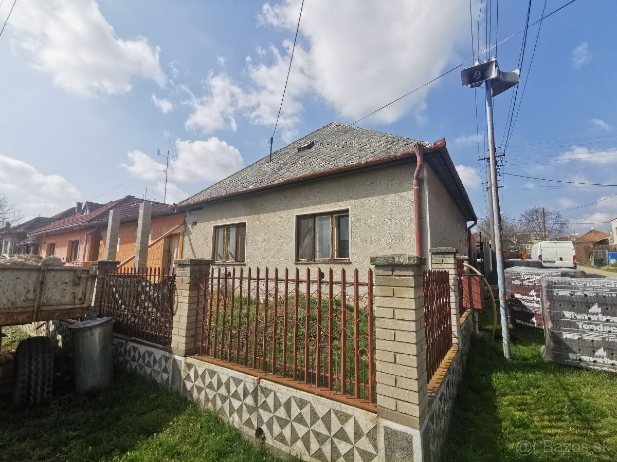 Об'єктом аукціону є односімейний будинок з номером 240