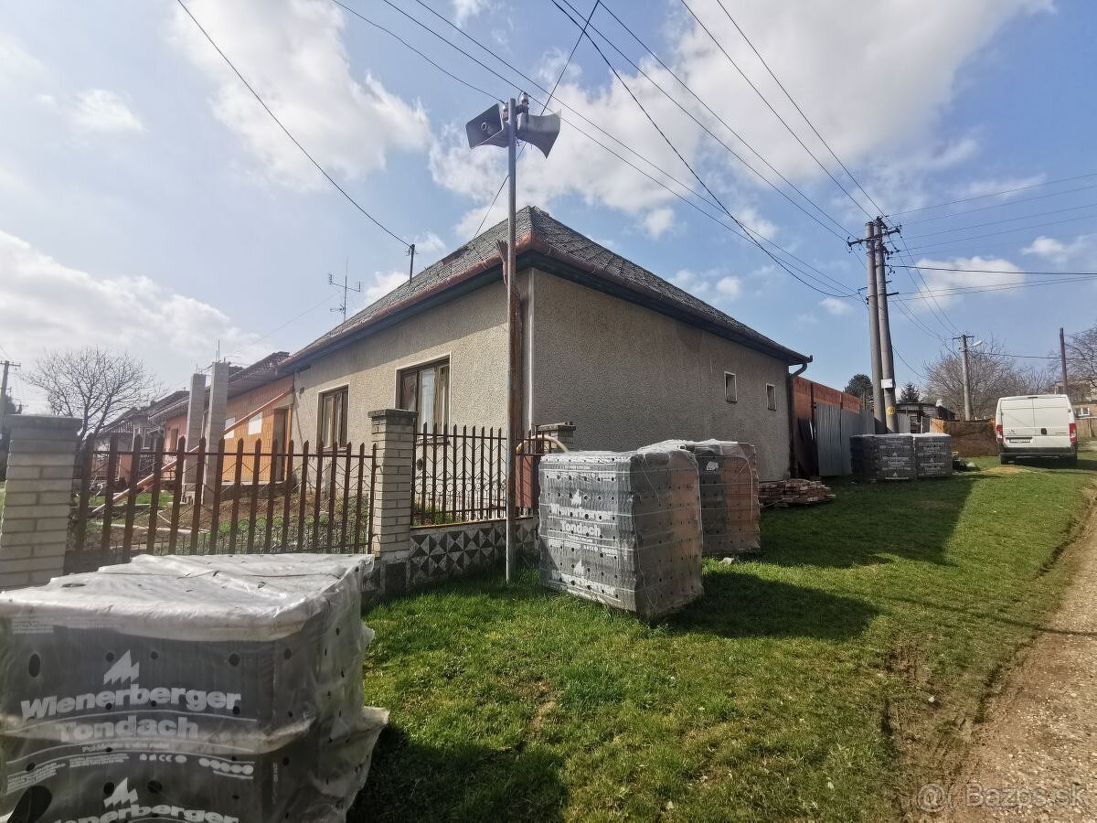 Об'єктом аукціону є односімейний будинок з номером 240