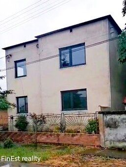 We exclusively offer for sale a brick family house in the
