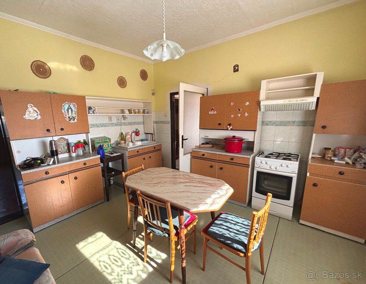 We exclusively offer for sale a brick family house in the