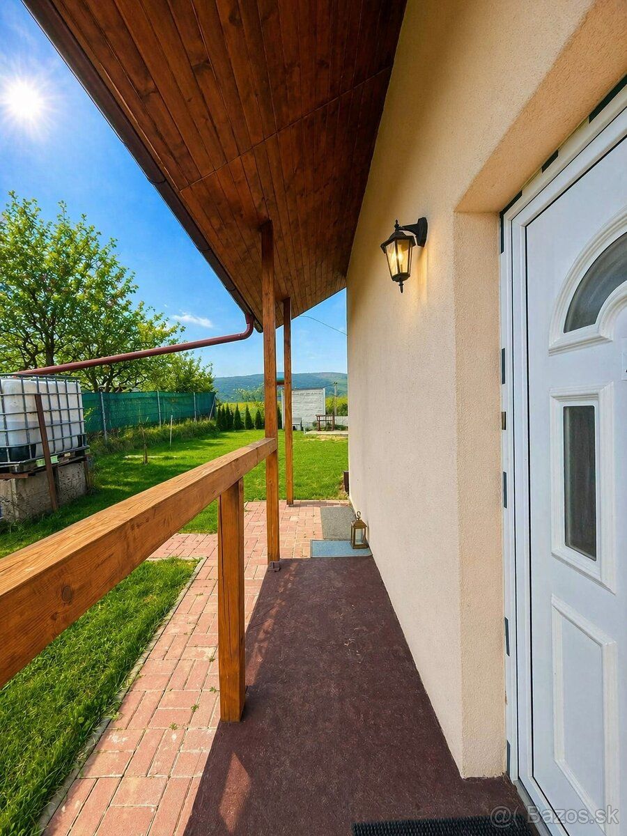 We offer for sale an all-year round habitable cottage with