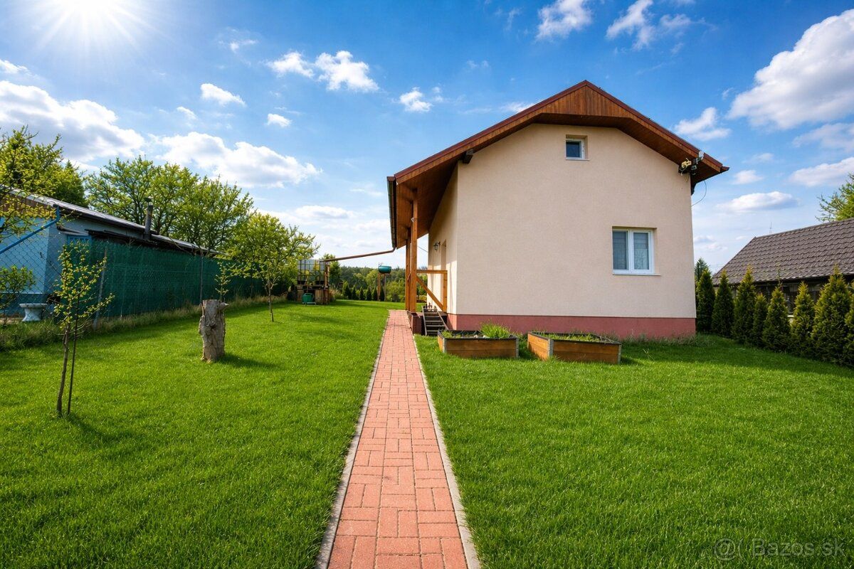 We offer for sale an all-year round habitable cottage with