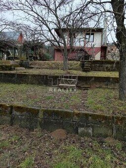 We offer for sale an all-year round habitable cottage with