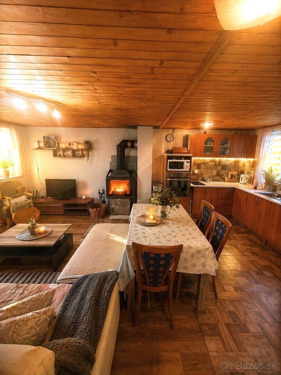 We offer for sale an all-year round habitable cottage with