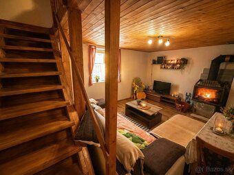 We offer for sale an all-year round habitable cottage with