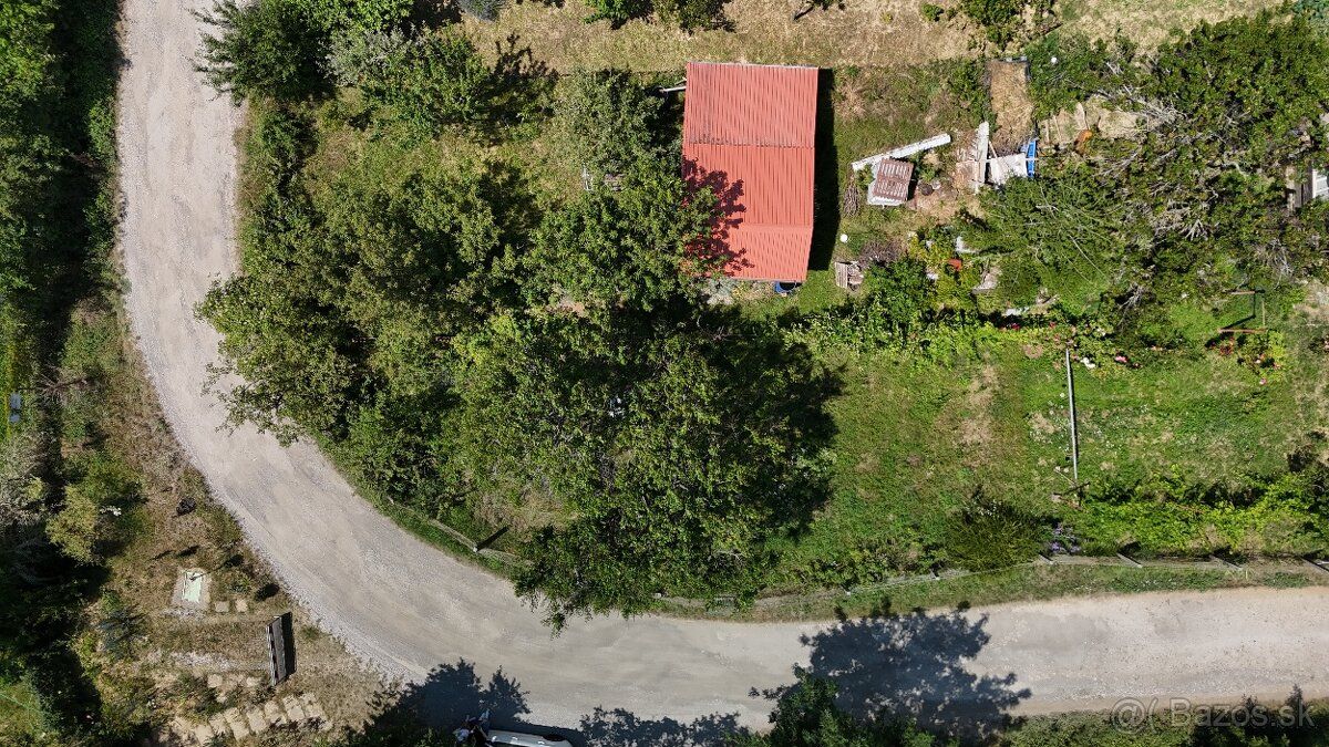 Nabízíme v exkluzivním zastoupení chatu se zahradou u