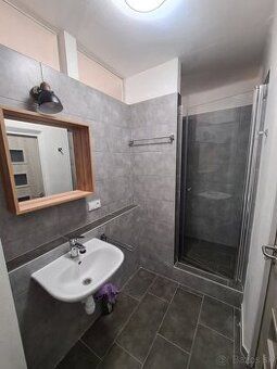 Nowoczesny i w pełni wyposażony apartament w dzielnicy