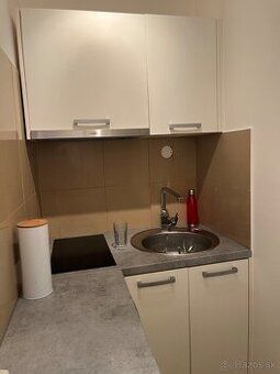 Nowoczesny i w pełni wyposażony apartament w dzielnicy