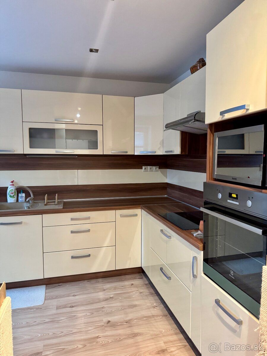 Nowoczesny i w pełni wyposażony apartament w dzielnicy
