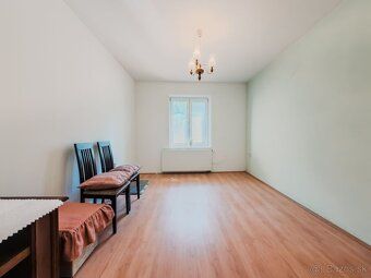 Agencja nieruchomości REMAX oferuje na sprzedaż przestronny