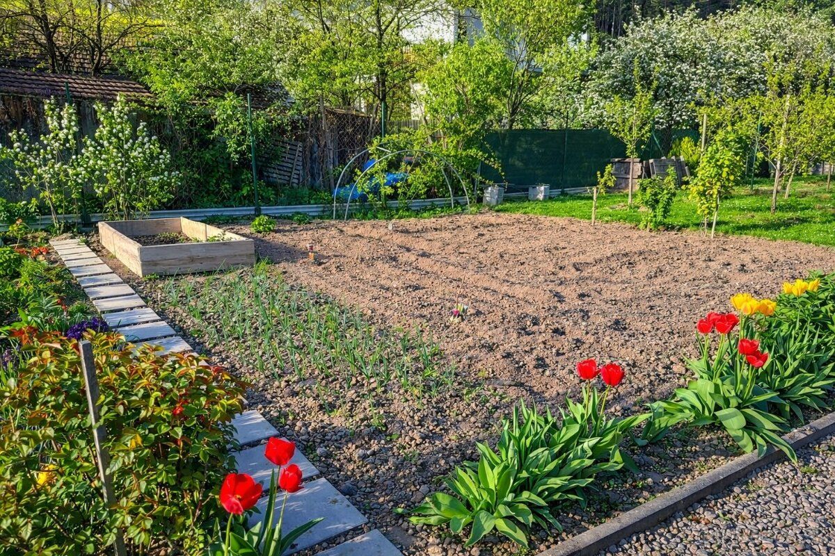 Ponúkame na predaj vo výhradnom zastúpení slnečný stavebný p