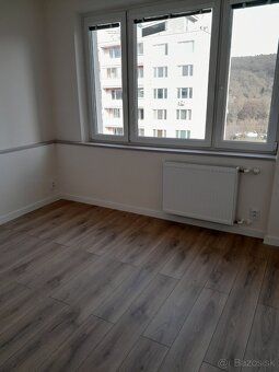 Пропоную від власника : Продаю гарну меншу 3 кк квартиру на