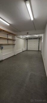 We offer you an office space with a warehouse for rent in a