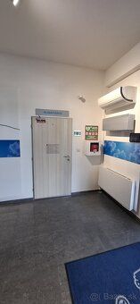 We offer you an office space with a warehouse for rent in a