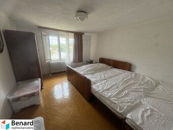 Dom rodzinny z duza dzialka gruntu 1 878 m² w spokojnej