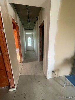 Oferujemy na sprzedaż willę położoną w cichym i atrakcyjnym