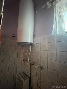 Oferujemy na sprzedaż duży 4-pokojowy rodzinny dom z