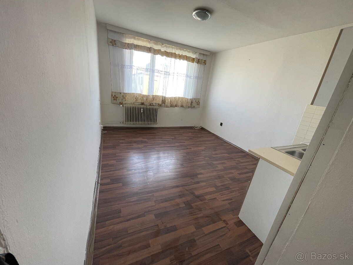 Nabízím k prodeji garsonku, která nabízí novému majiteli