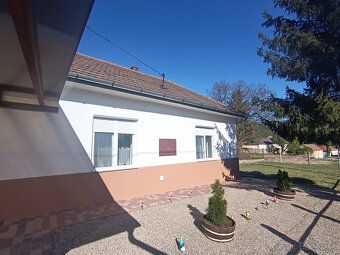 Do sprzedania oferuję odnowioną nieruchomość o wielkości 70