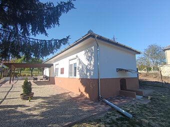 Do sprzedania oferuję odnowioną nieruchomość o wielkości 70