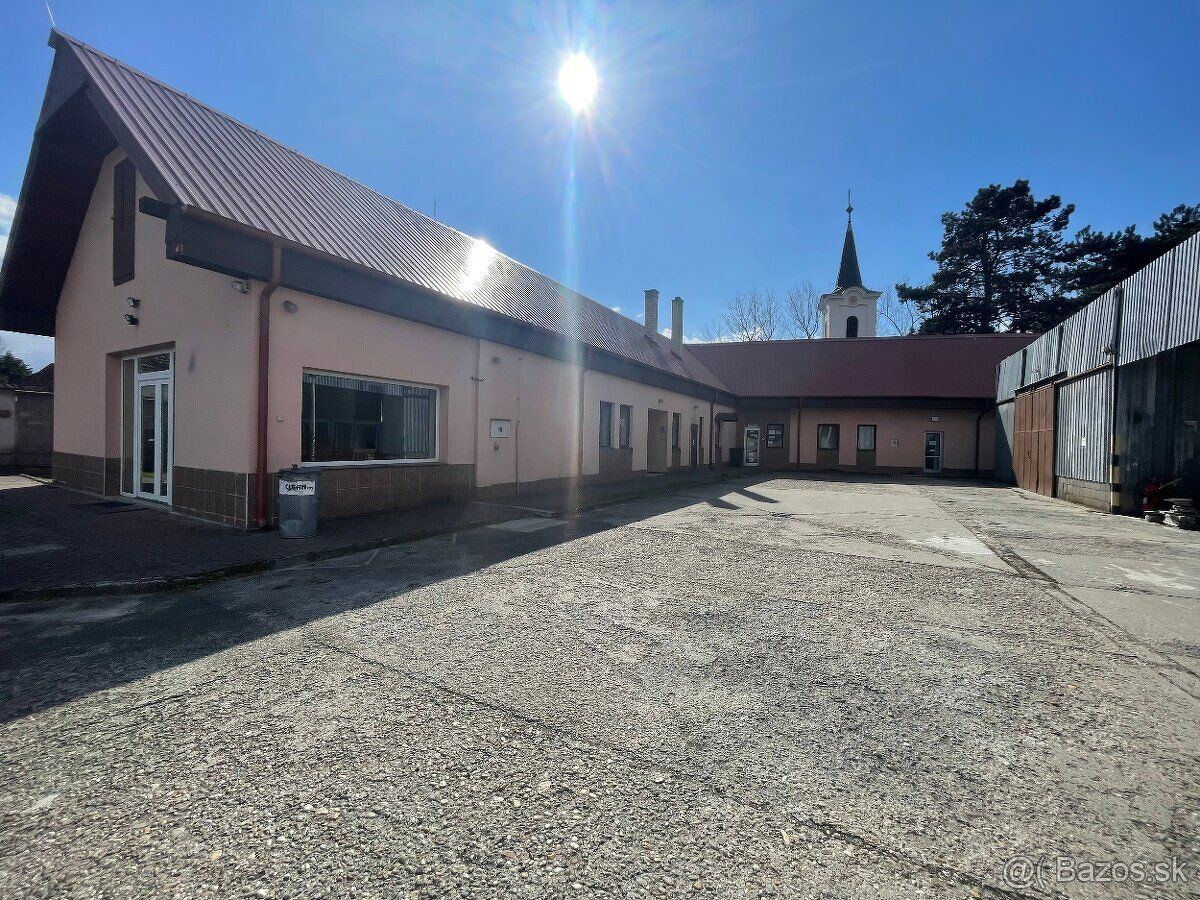 Oferujemy na sprzedaż budynek i 2 hale z dużym terenem do