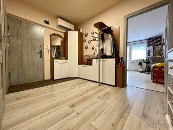 We offer for sale a spacious 3-room apartment with an area