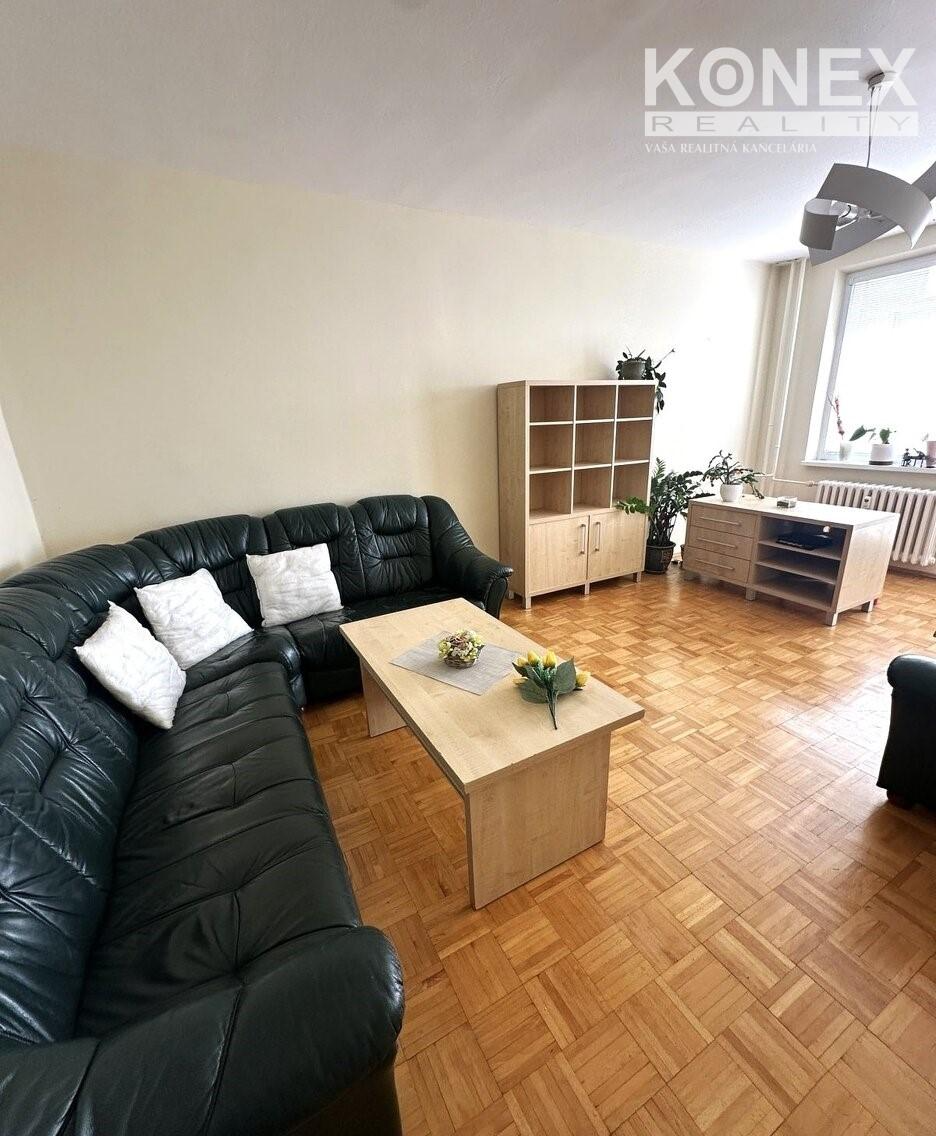 ID:4373 Ponúkame na prenájom priestranný a svetlý 3-izbový b