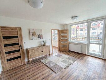 ID:4373 Ponúkame na prenájom priestranný a svetlý 3-izbový b