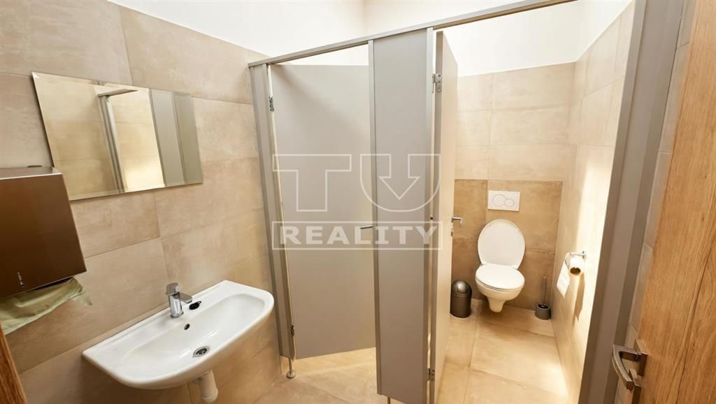 FULLY RENOVATED OFFICES / WAREHOUSE IN POPRAD – ZÁPAD