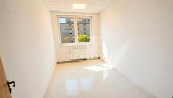 FULLY RENOVATED OFFICES / WAREHOUSE IN POPRAD – ZÁPAD