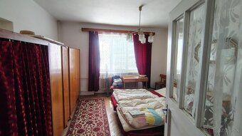 Ponúkame na predaj 4-izbový rodinný dom v pôvodnom, zachoval