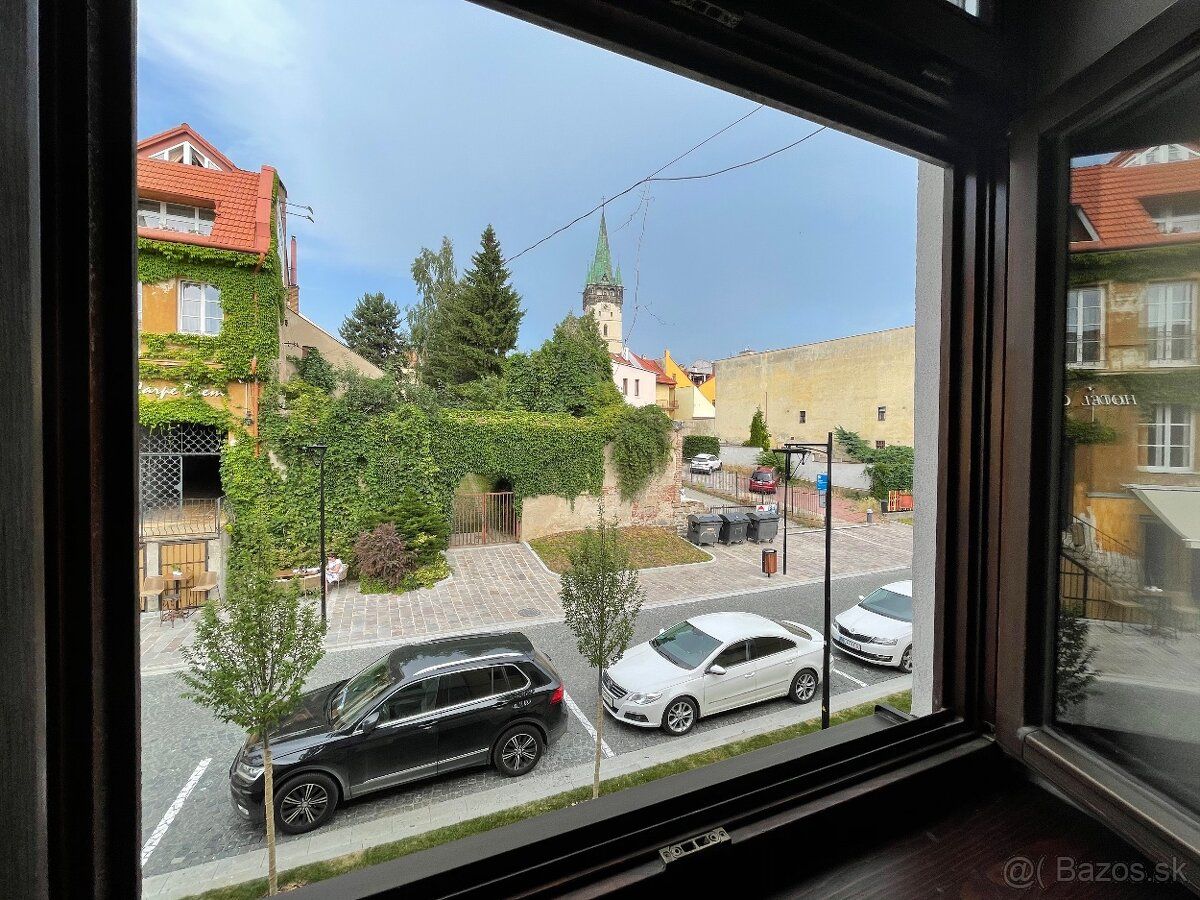 Nabízím k pronájmu krásnou kancelář o rozměrech cca 4,7 m ×
