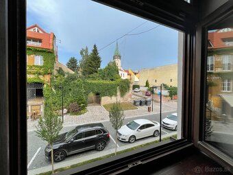 Nabízím k pronájmu krásnou kancelář o rozměrech cca 4,7 m ×