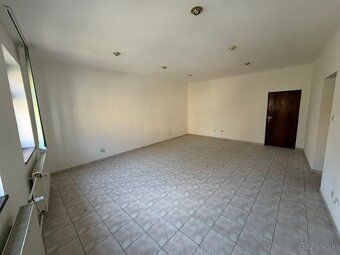 Nabízím k pronájmu krásnou kancelář o rozměrech cca 4,7 m ×