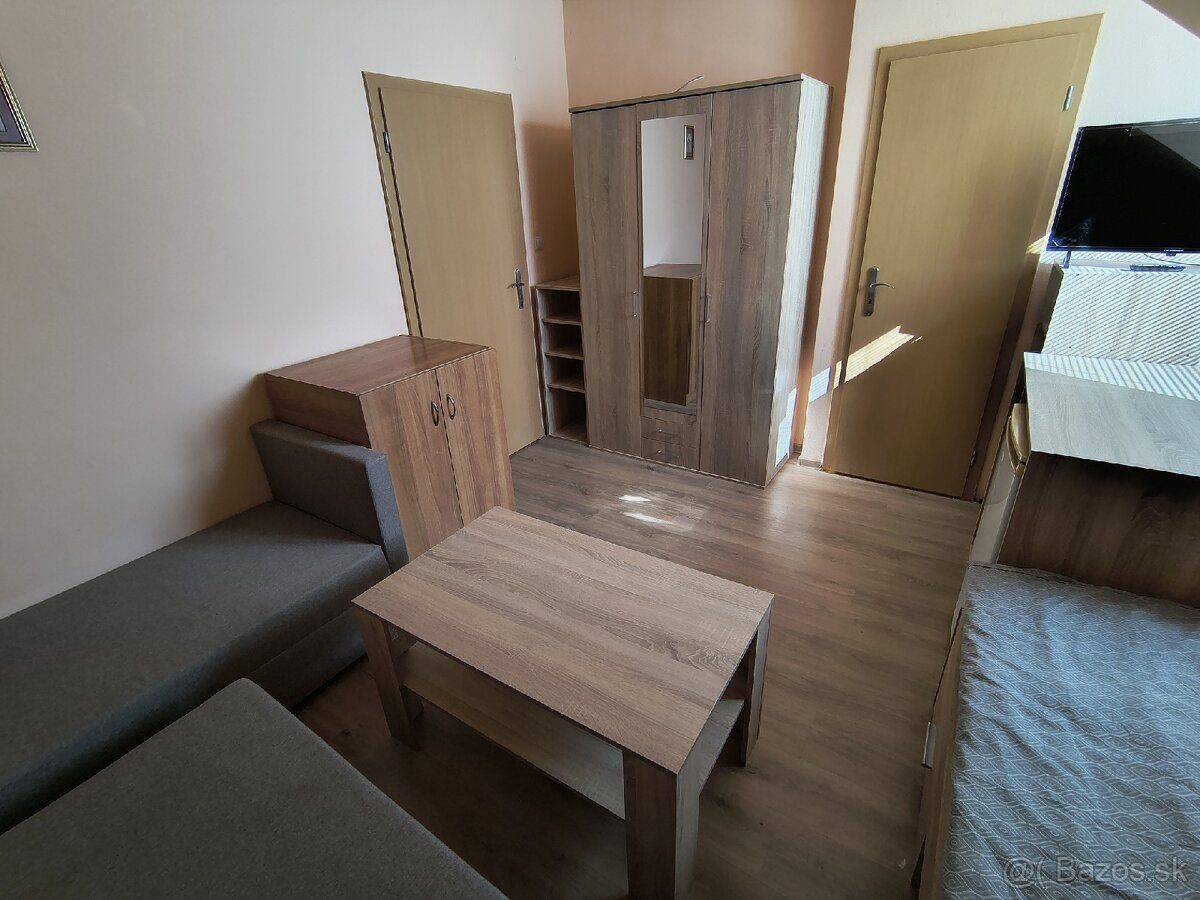 Ponúkam moderný a čistý podnájom v Nitre. Dvoj a trojlozkove