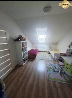 Ponúkame na prodej moderní prostorný rodinný dům v řadové