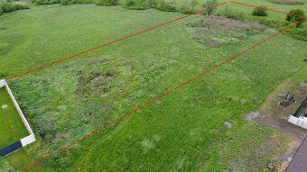 Płaski teren o łącznej powierzchni 6701 m² położony w