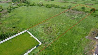 Płaski teren o łącznej powierzchni 6701 m² położony w