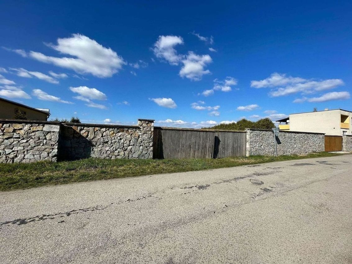 Na prodej pozemek pro výstavbu RD o ploše 1024 m2, přímo ve
