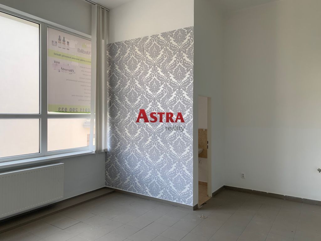 Агенція нерухомості ASTRA reality та інженер Йозеф Такач