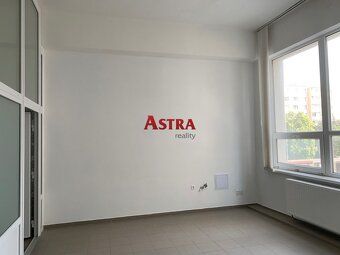Агенція нерухомості ASTRA reality та інженер Йозеф Такач