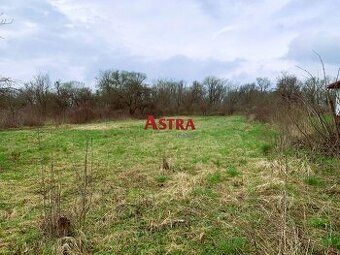 Astra Reality a Ing. Jozef Takáč nabízí rovinatý pozemek v