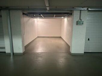Nabízím k pronájmu samostatnou uzamykatelnou garáž v